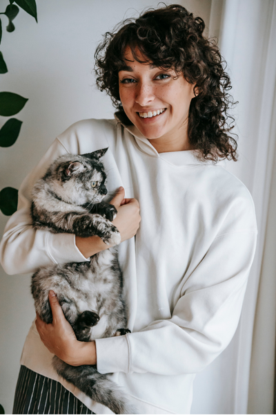 holding cat 400x600